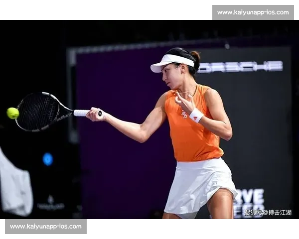 郑钦文三连胜横扫世界第一！王欣瑜草地爆发，中国德比悬念升级