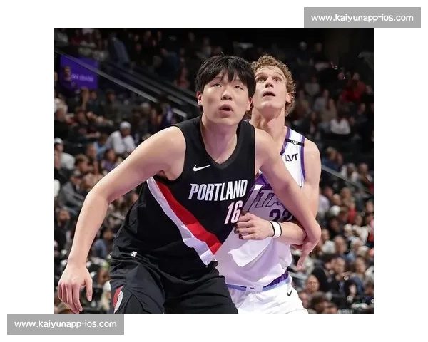 杨瀚森开拓者首日：拥抱阿夫迪亚，笑谈汉堡，16 号球衣开启新章