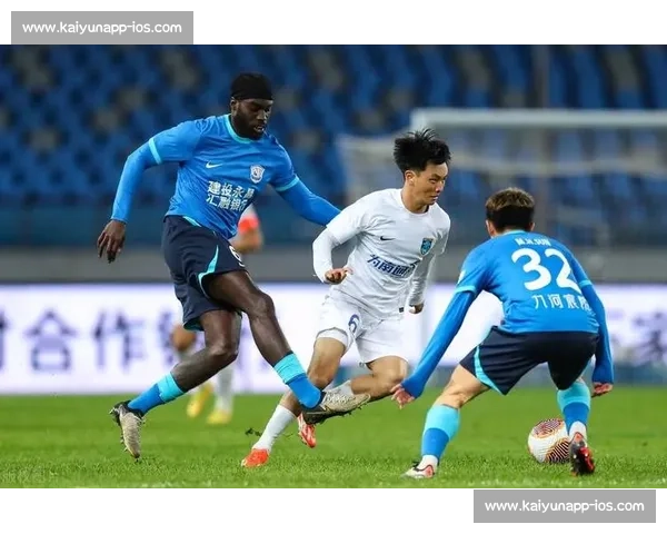 杨明洋四黄停赛缺席新鹏城战 成都蓉城中场重组迎考验